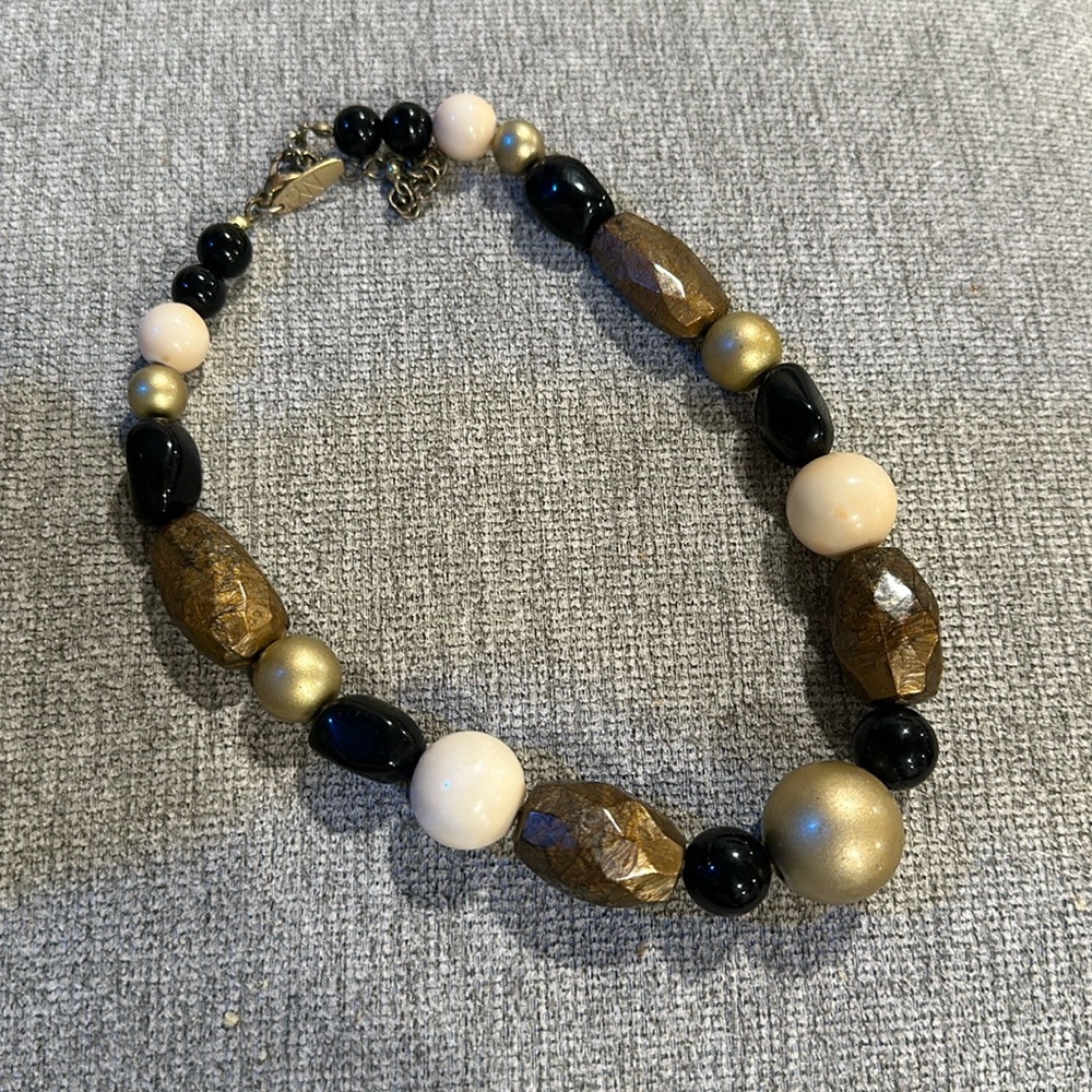 Statement choker